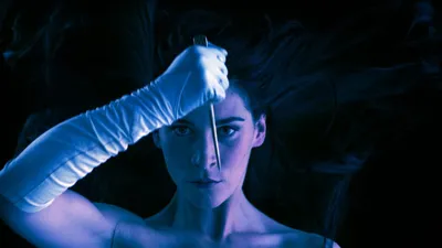 Bedenindeki Göz Yaşlarının Garip Rengi izle